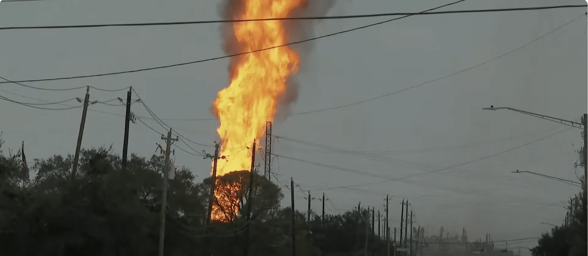 (WATCH) Pipeline explosion sends towering pillar of flame over Houston suburbs